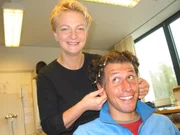 Rumpelnd und pumpelnd gibt die Buchstaben-Mischmaschine den Buchstaben f&uuml;r diese Sendung vor: K wie K&ouml;nig-Ludwig-Musical. Willi darf dort als K&ouml;nig Ludwig II. auf die B&uuml;hne. Daf&uuml;r bekommt er von Bianca eine Per&uuml;cke verpasst.