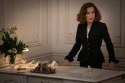 Claudine Colbert (Isabelle Huppert)
