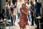 Die CIA-Agentin Mace (Jessica Chastain) jagt ihre anf&auml;ngliche Konkurrentin vom BND, Marie, durch die Stra&szlig;en und sp&auml;ter auch die Metro-Tunnel von Paris.