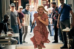 Die CIA-Agentin Mace (Jessica Chastain) jagt ihre anf&auml;ngliche Konkurrentin vom BND, Marie, durch die Stra&szlig;en und sp&auml;ter auch die Metro-Tunnel von Paris.
