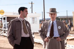 L - R: Benny Safdie  als Edward Teller, Cillian Murphy als J. Robert Oppenheimer