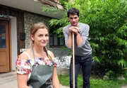 ARD STURM DER LIEBE FOLGE 1390, am Freitag um 15:10 Uhr im ERSTEN. Moritz (Moritz Tittel, r.) unterstützt Theresa (Ines Lutz, l.) so gut er kann.