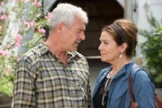Maria Graf (Hannelore Elsner) lernt im Burgenland Harald Brandl (Oliver Karbus) kennen, den Onkel ihrer zuk&uuml;nftigen Schwiegertochter.