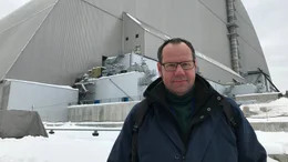 32 Jahre nach dem Atomungl&uuml;ck in Tschernobyl macht sich der Autor auf den Weg in die Ungl&uuml;cksregion. Dort sind die Spuren der Katastrophe immer noch sp&uuml;r- und messbar.
