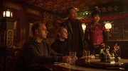 v.li.: Hauke Jacobs (Hinnerk Sch&ouml;nemann), Hannah Wagner (Jana Klinge), Restaurantbesitzer Hui R&eacute;n (Yu Fang) und Mailin Lin (Yvonne Yung Hee Bormann) sind eingesch&uuml;chtert vom Sonderermittler aus Peking.