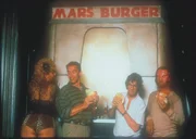 Doug (Arnold Schwarzenegger, 2.v.l.)