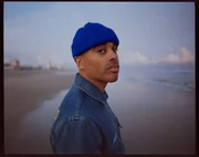 Patrice ist einer der wenigen erfolgreichen deutschen Reggae-Musiker. Wie sein Idol Bob Marley bezieht auch Patrice musikalisch Stellung.