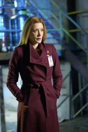 Wie weit wird Grace (Jennifer Finnigan) gehen, um Darius alles zu liefern, was er für sein Projekt benötigt?