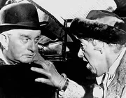 Miss Marple hat sich entschlossen, das Raetsel um den Tod der Mrs. McGinty im Alleingang zu loesen. Dabei schrecken sie und ihr Vertrauter, Mr. Springer auch nicht vor Taeuschungsmanoevern zurueck.