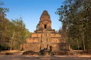 Baksei Chamkrong ist ein Pyramiden-Tempel aus dem 10. Jahrhundert in der Nähe des Angkor Thom Südtores.