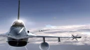 Die F16 überfliegt das Passagierflugzeug. CGI STILL (Bildnachweis: Cineflix)