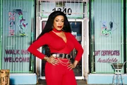Desna Simms (Niecy Nash).