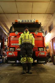 Bjørn posiert vor dem Truck. Bjørn posiert vor dem Truck.