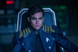 Er ging zur Sternenflotte, um in die Fu&szlig;stapfen seines Vaters zu treten, doch jetzt muss Captain Kirk (Chris Pine) er selber sein - zum Wohle seiner Mannschaft und die Vereinigte F&ouml;deration der Planeten ...