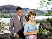Durch Zufall hat Hofrat Geiger (Rudolf Prack) erfahren, dass er der Vater von Mariandl (Cornelia Froboess) ist.