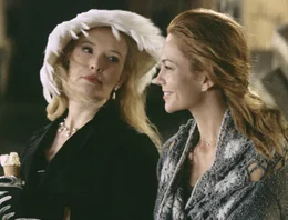 L-R: Frances (Diane Lane), Katherine (Lindsay Duncan)