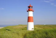 Auf der Insel gibt es nur wenige Plätze, die von den überbordenden Tourismusströmen verschont bleiben. Der Leuchtturm in List ist einer von ihnen. Auf der Insel gibt es nur wenige Plätze, die von den überbordenden Tourismusströmen verschont bleiben. Der Leuchtturm in List ist einer von ihnen.