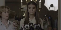Marybeth Elliott (Lisa Barnes, l.) kann nicht glauben, was Andie (Emily Ratajkowski, r.) &uuml;ber ihre Beziehung zu Nick preisgibt ...