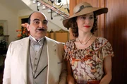 Poirot (David Suchet) und Ruth Kettering (Jaime Murray) Poirot (David Suchet) und Ruth Kettering (Jaime Murray)