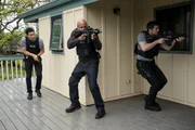 Jesse Boone (Noah Mills, l.); Sam Hanna (LL Cool J, r.)