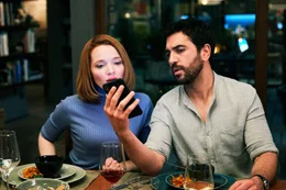 L-R: Carlotta (Karoline Herfurth) und Leo (Elyas M'Barek)