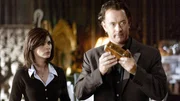 Robert Langdon (Tom Hanks) und Sophie Neveu (Audrey Tautou) entschl&uuml;sseln versteckte Botschaften in den Kunstwerken Leonardo da VincisRobert Langdon (Tom Hanks) und Sophie Neveu (Audrey Tautou) entschlĂĽsseln versteckte Botschaften in den Kunstwerken Leonardo da Vincis