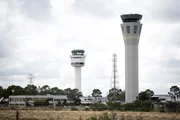 Die Kontrolltürme am Flughafen Melbourne.