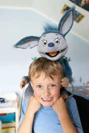 Maxi und Fidi haben Spaß zusammen.