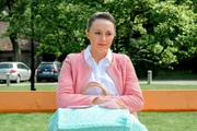 Ob sie es wahrhaben möchte oder nicht, Maria (Gerti Drassl) muss sich zu allem Übel eingestehen, dass sie schwanger ist.