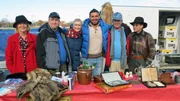 Gruppenbild auf dem Flohmarkt, v.li.n.re.: Luise, Michael, Stefanie, Sükrü Pehlivan, Herbert und Silvio
