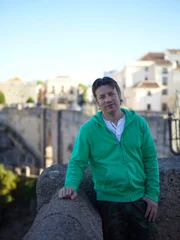 Die Serie mit Jamie Oliver ist ein einziges Abenteuer. In jeder Folge erforscht der Kult-Koch die Küche eines anderen Landes und macht dabei aufregende Entdeckungen. Hier ist er in Andalusien.
