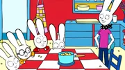 Im Schrank hat Mama (r.) noch eine Tüte Mais gefunden, das sie für Franz (2.v.r.), Simon (M.), Ferdinand (2.v.l.) und Lou (l.) auf dem Herd zu Popcorn verarbeitet hat.