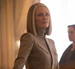 Alma Coin (Julianne Moore)
