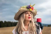 Joyce (Jayney Klimek).