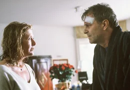 Soll sie ihm verzeihen? Nach ihrer R&uuml;ckkehr aus Italien spielt Barbaras (Jutta Speidel) Ehemann Johannes (Peter Sattmann) den reuigen S&uuml;nder.