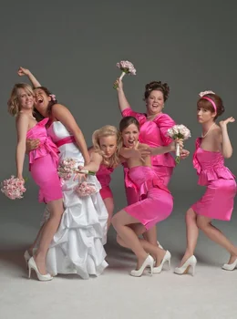 Brautalarm: (v.l.n.r.) Kristen Wiig, Maya Rudolph, Wendi McLendon-Covey, Rose Byrne, Melissa McCarthy und Ellie Kemper