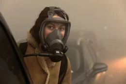 Anna (Olga Kurylenko) wird bei einer Besorgungstour in den, von einem giftigen Nebel verh&uuml;llten Stra&szlig;en von Paris durch einen Zwischenfall von ihrem Mann Mathieu getrennt.