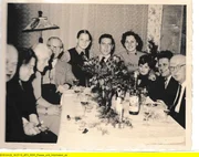 Erste Weihnachtsfeier in Freiheit mit Familie der Schwester und Freunden, W. Minkenberg in der Bildmitte.