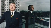 Die Westberliner Elite um Bürgermeister Eberhard Diepgen und den mächtigen Mann Klaus-Rüdiger Landowsky hat ihre Macht Mitte der 90er Jahre zementiert und feiert sich selbst auf großen Festen in den Beton-Kathedralen der vielen Großbaustellen der Stadt. Doch der erhoffte Hauptstadt-Boom bleibt aus. - Klaus-Rüdiger Landowsky, langjähriger Fraktionsvorsitzender der CDU im Berliner Abgeordnetenhaus.
