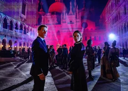 Ethan Hunt (Tom Cruise, i.) und Ilsa Faust (Rebecca Ferguson, r.)