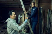 Jin-Su Lee (Johannes Ahn) und Claudia Diener (Rike Schmid) bei der Spurensicherung