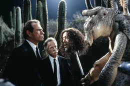 Gute Aliens, b&ouml;se Aliens: Agent K (Tommy Lee Jones, l.) findet sie alle ...