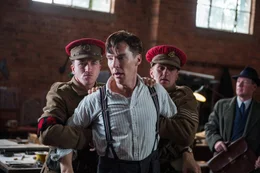 Alan Turing (Benedict Cumberbatch, 2.v.l.)