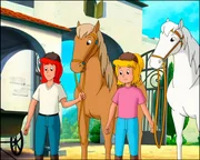 Bibi und Tina sind skeptisch. Beim Reitturnier, das am kommenden Tag in Falkenstein ausgetragen wird, will Alexander Leon besiegen, und das obwohl ein Start die Gesundheit seines Pferdes Maharadscha gefährden könnte.