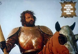 Aushangfoto1504 in Apulien - auf italienischem Boden tobt der Krieg zwischen den Franzosen und den Spaniern. Ritter Hector (Bud Spencer) steht den unterlegenen Spaniern zu Seite ...