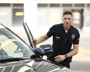 Auf der Tagung f&uuml;r verdeckte Ermittler trifft Bradford (Eric Winter) einen alten Freund, der zu tief in die Szene eingetaucht ist und nun mit einem Drogenproblem k&auml;mpft. Pl&ouml;tzlich ist sein Freund verschwunden und Bradford hat keine Zeit zu verlieren.