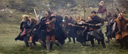 Die Armeliten, eine wilde Horde aus dem Nachbarreich, greift an, gef&uuml;hrt vom Armelitenf&uuml;hrer (Gregor Blo&eacute;b).