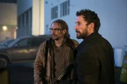 Der Plan, den Dr. Kadar (Robert Sean Leonard, l.) für die Zerstörung des Atomreaktors vorsieht, weicht sehr von den Vorstellungen ab, die Tom (Noah Wyle, r.) eigentlich hatte ...