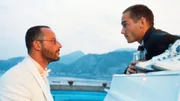 Jacques (Jean-Marc Barr, re.) und Enzo (Jean Reno) fordern sich gegenseitig heraus.