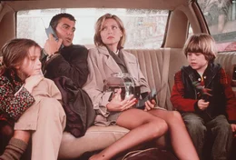 L-R: Mae Whitman als Maggie Taylor, George Clooney als Jack Taylor, Michelle Pfeiffer als Melanie Parker and Alex D. Linz als Sammy Parker.